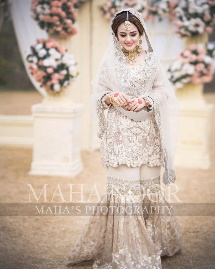 Latest Beautiful Bridal Photo Shoot of Gorgeous Sumbul Iqbal | Reviewit.pk