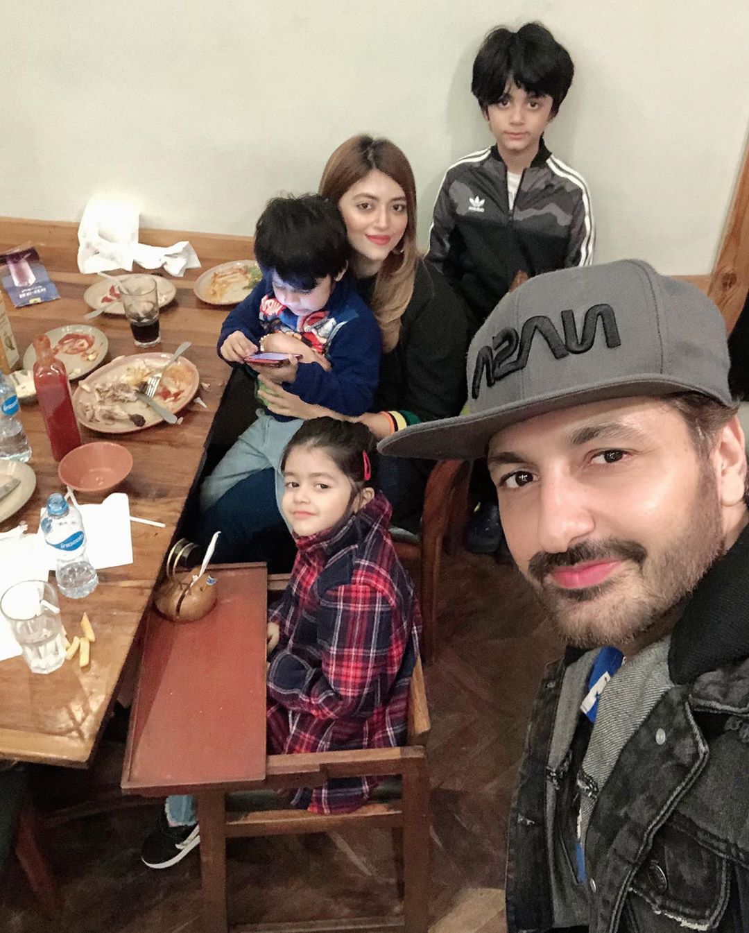 Syed Jibran's Latest Beautiful Pictures with his Wife and Kids