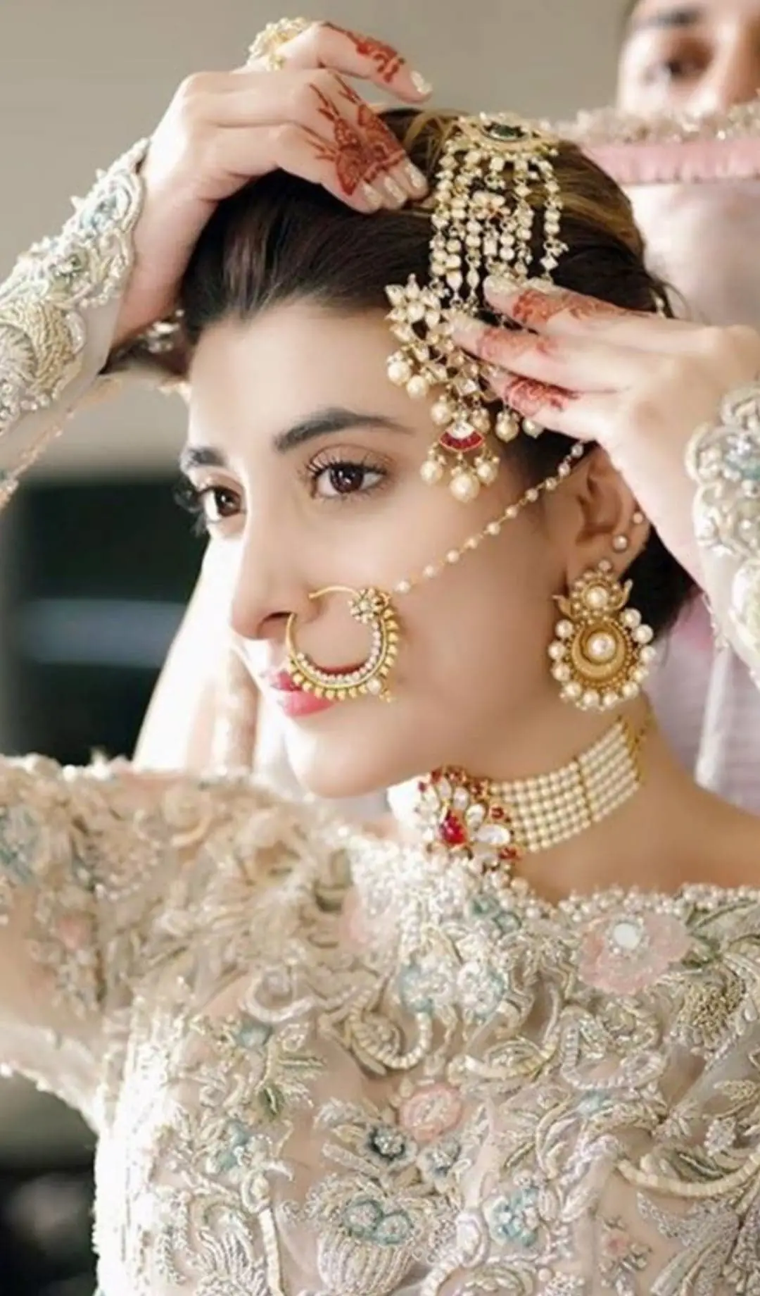 15 Trending Bridal Hairstyles For Mehndi Ceremony