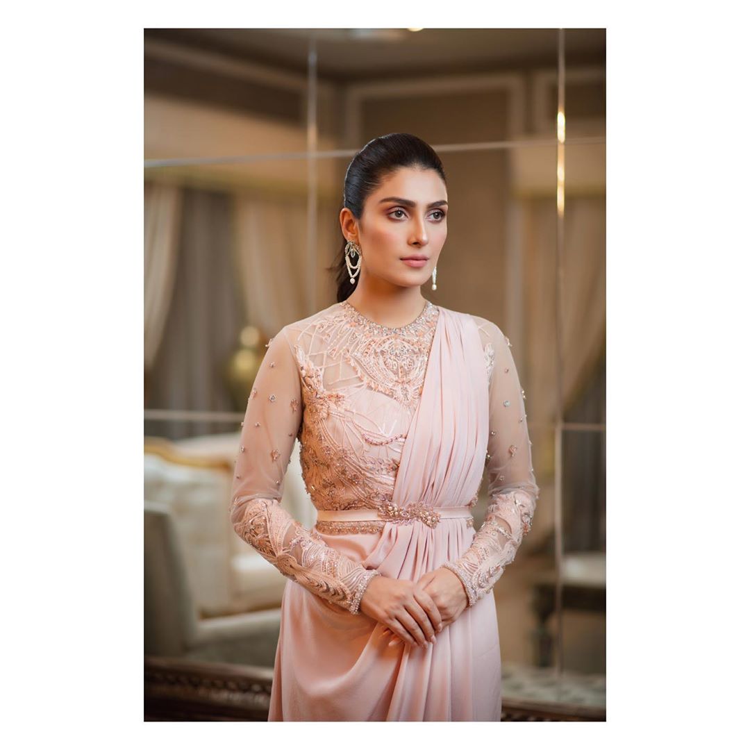 Ayeza Khan is Looking Gorgeous in this Pink Dress