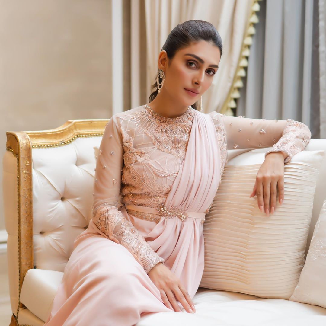 Ayeza Khan is Looking Gorgeous in this Pink Dress