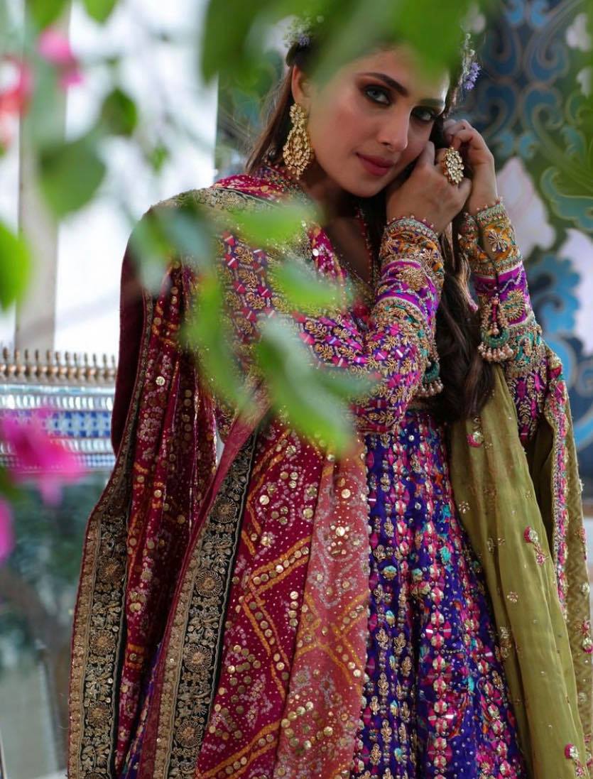10 Most Gorgeous Photo Shoots of Ayeza Khan