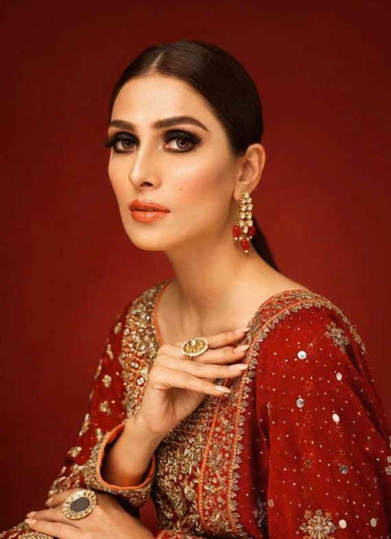 10 Most Gorgeous Photo Shoots of Ayeza Khan | Reviewit.pk