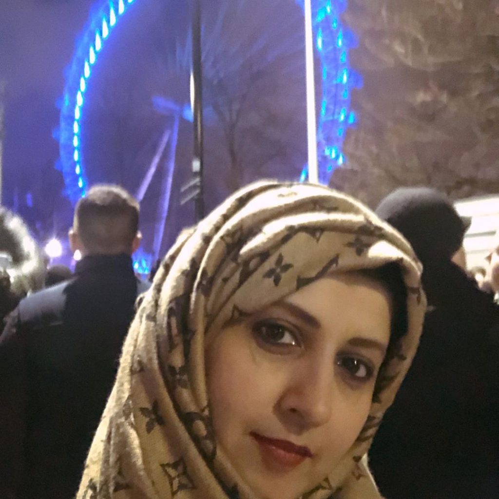 Bushra Amir Enjoyiing Winter Vacations With Her Family In London ...