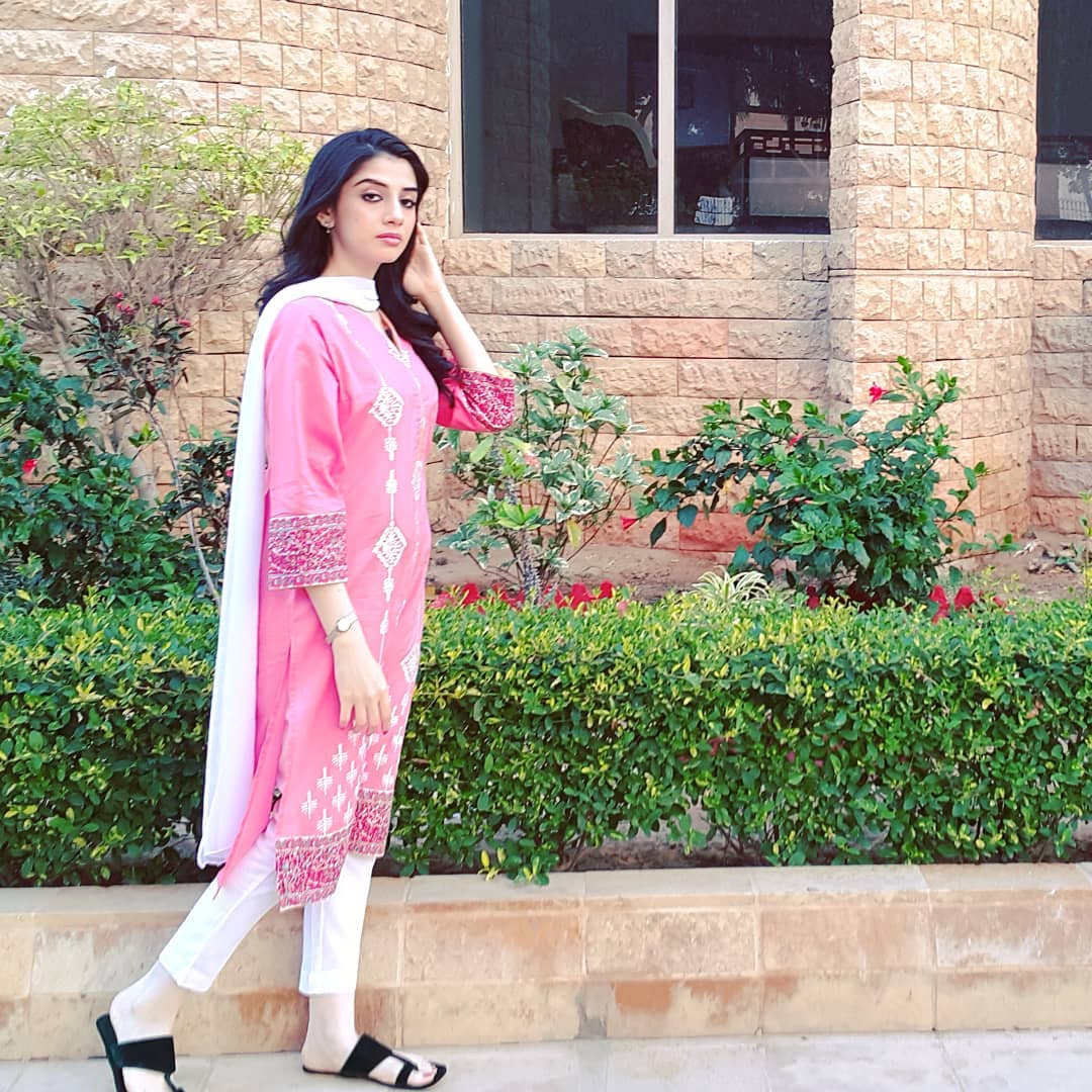 Sana Javed Sister Hina Javed - 20 Beautiful Pictures