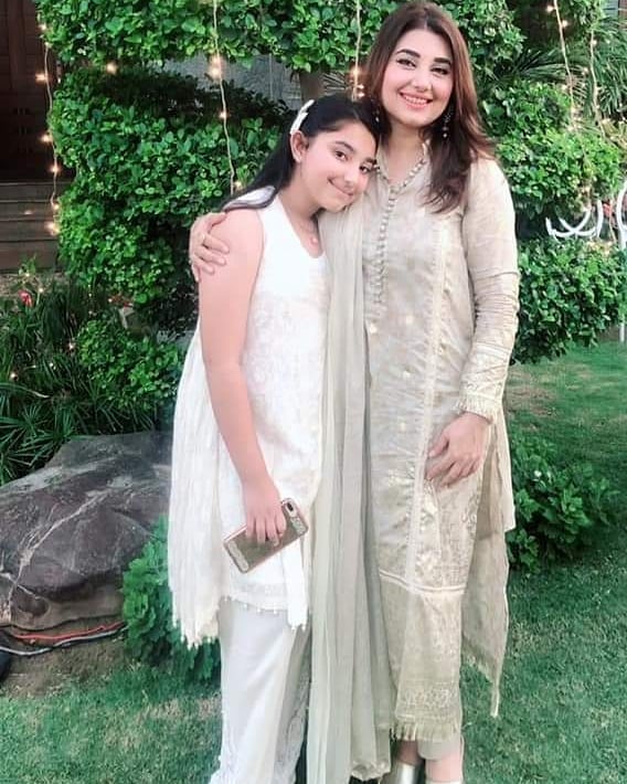 Latest Beautiful Clicks of Actress Javeria Saud with her Family