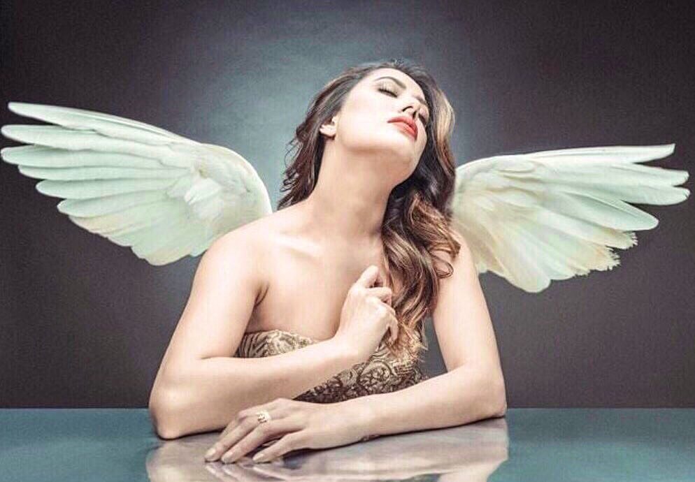 Mehwish Hayat Poses As A True Goddess In Latest Instagram Pictures
