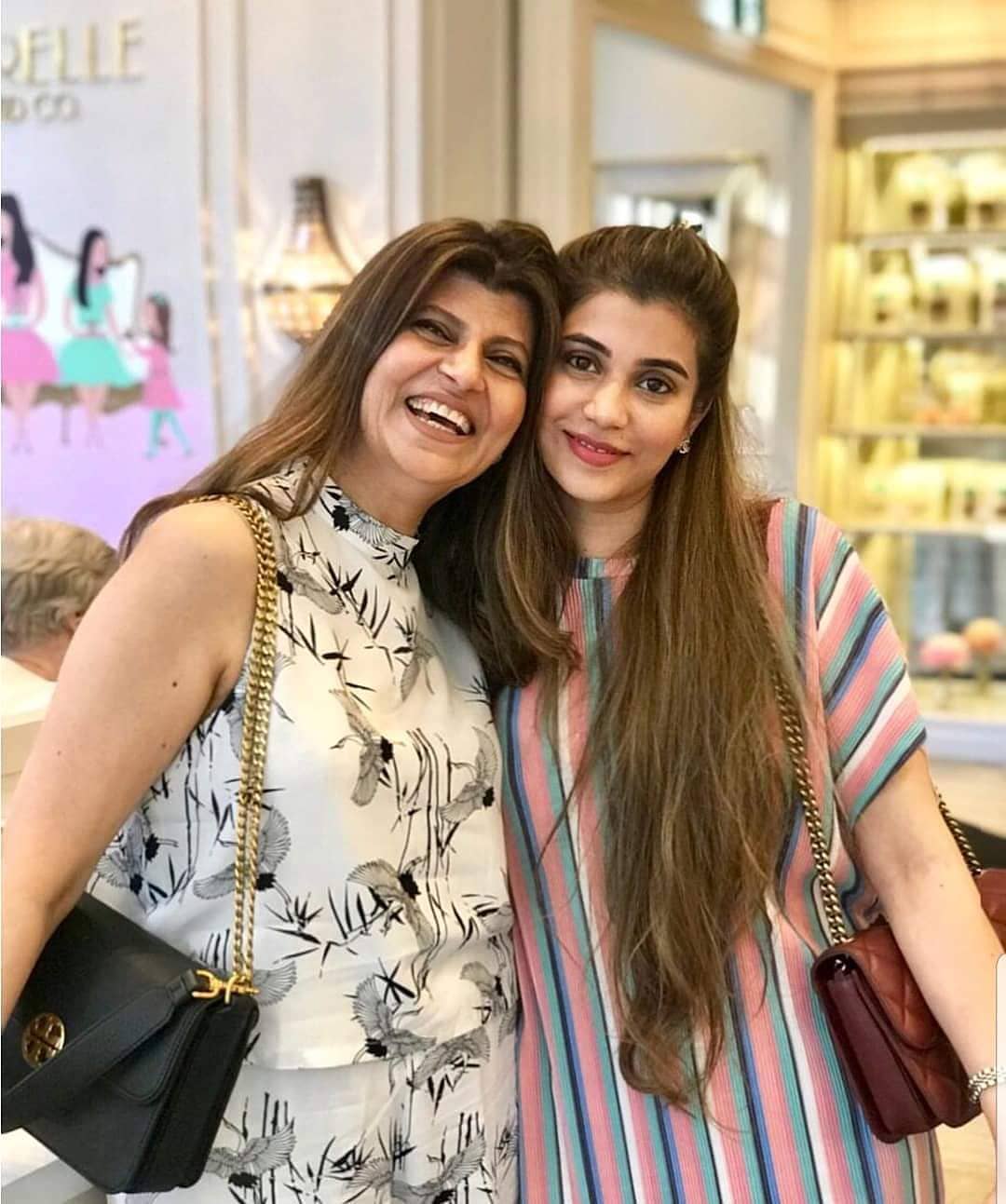 Actress Rubina Ashraf's Daughter Minna Tariq latest Pictures