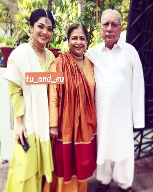 Sanam Jung with her Mother and Daughter at a Wedding Event