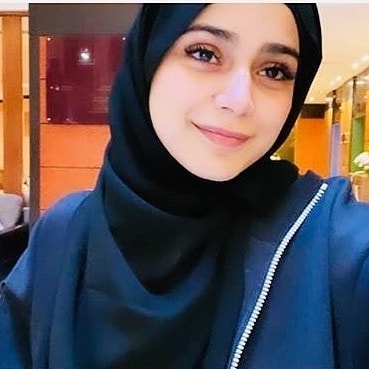 Singer Aima Baig Performed Umrah with her Siblings