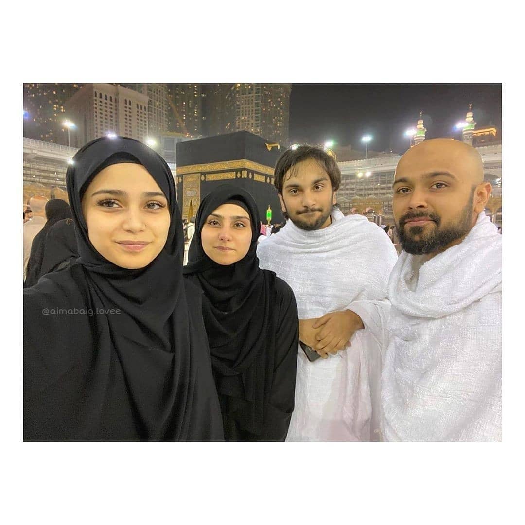 Singer Aima Baig Performed Umrah with her Siblings