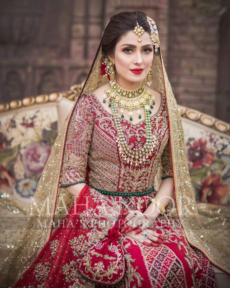 Beautiful Actress Ayeza Khan's Latest Bridal Photo Shoot | Reviewit.pk