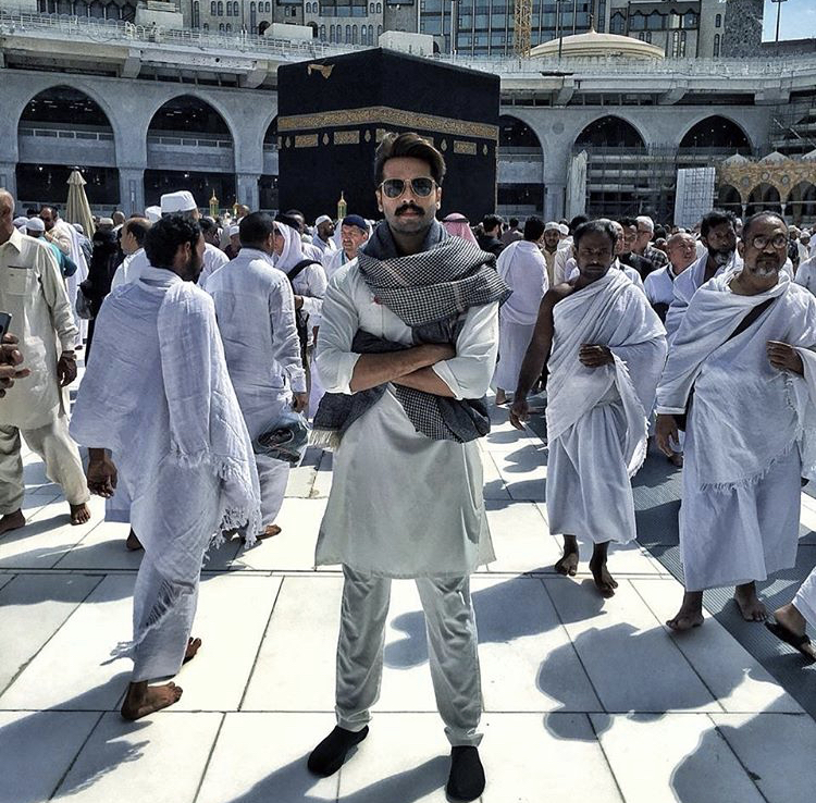 Fahad Mustafa Being Criticized For Posing At Holy Place
