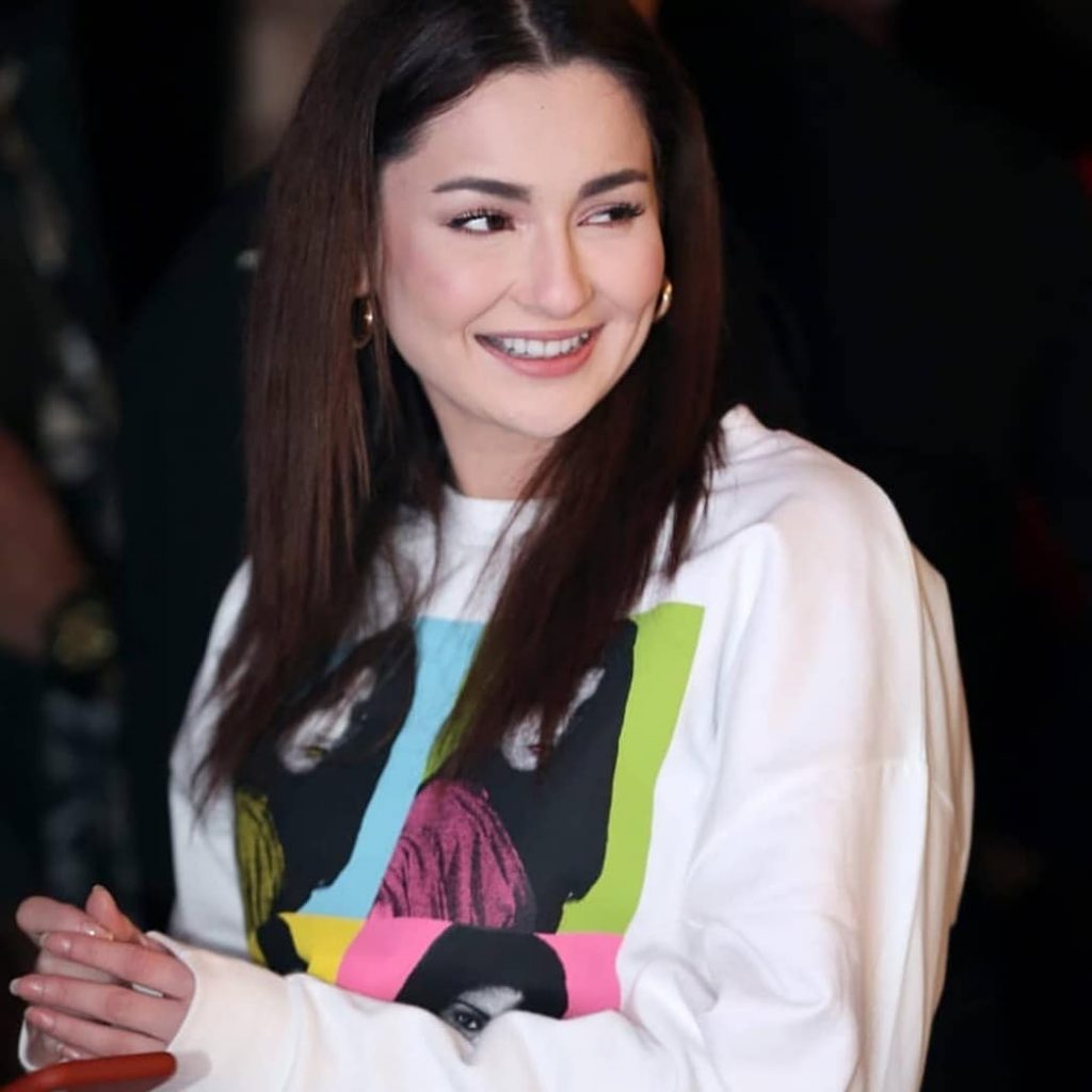 Hania Aamir Singing Along Asim Azhar At His Concert