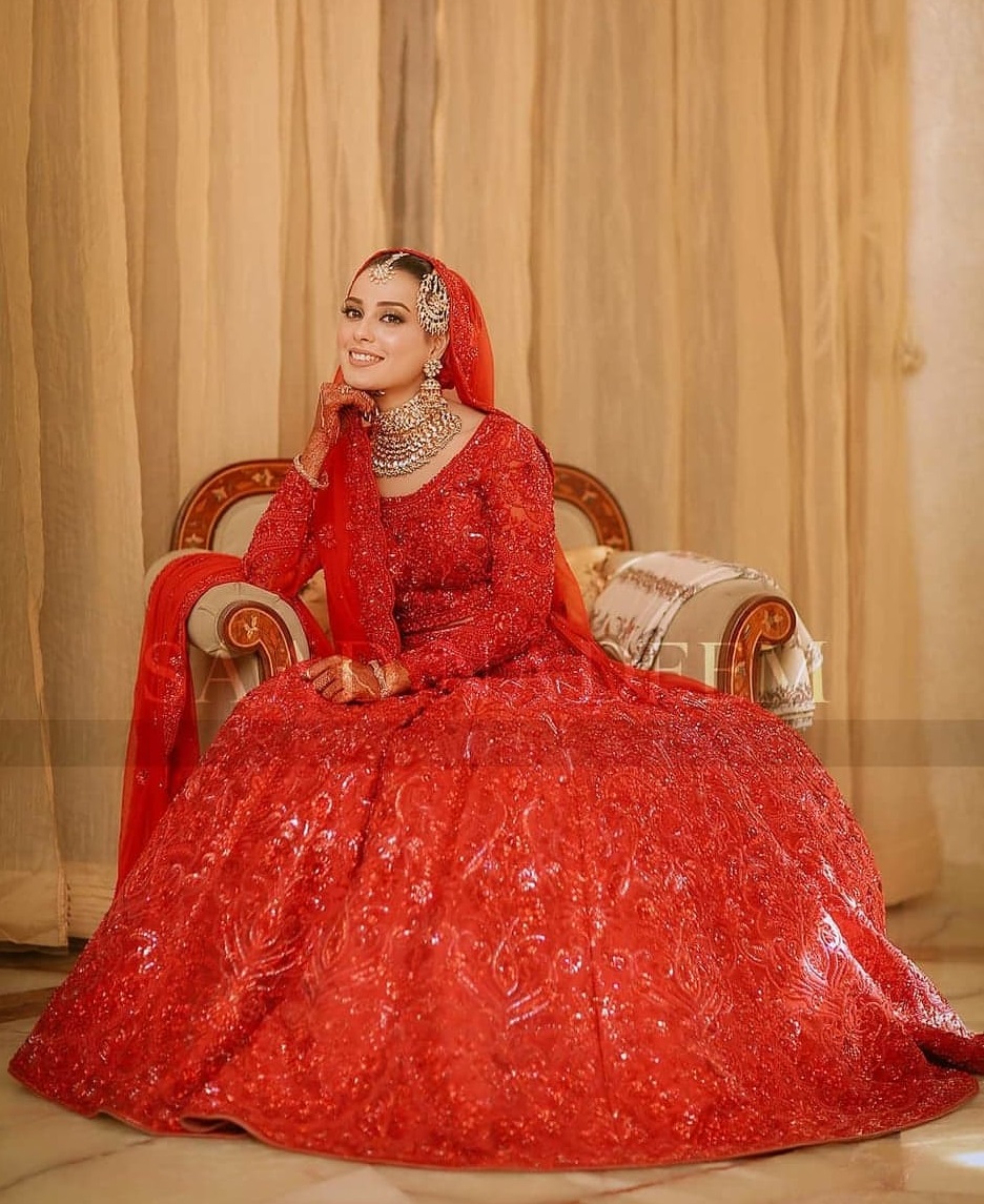 Iqra Aziz - Complete Details - Age, Husband, Dramas, Pics