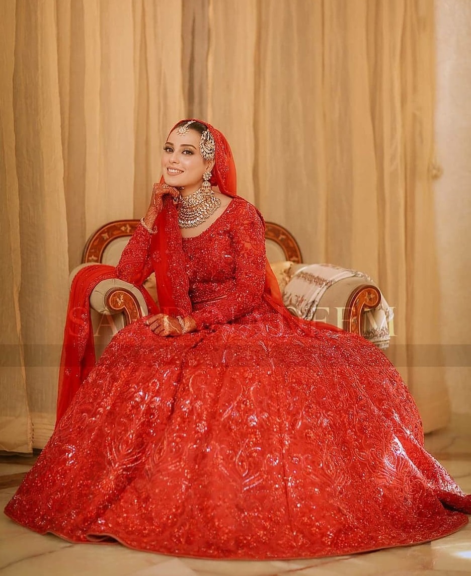 red lehenga pakistani bridal