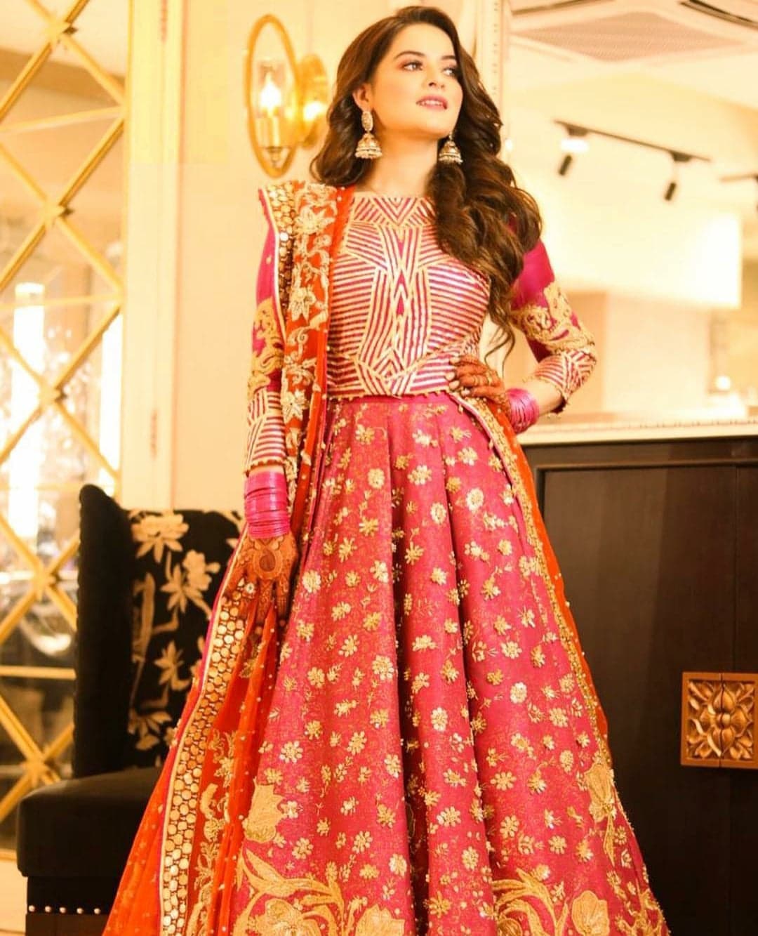 10 Beautiful Lehengas Worn By Pakistani Actresses Reviewitpk 