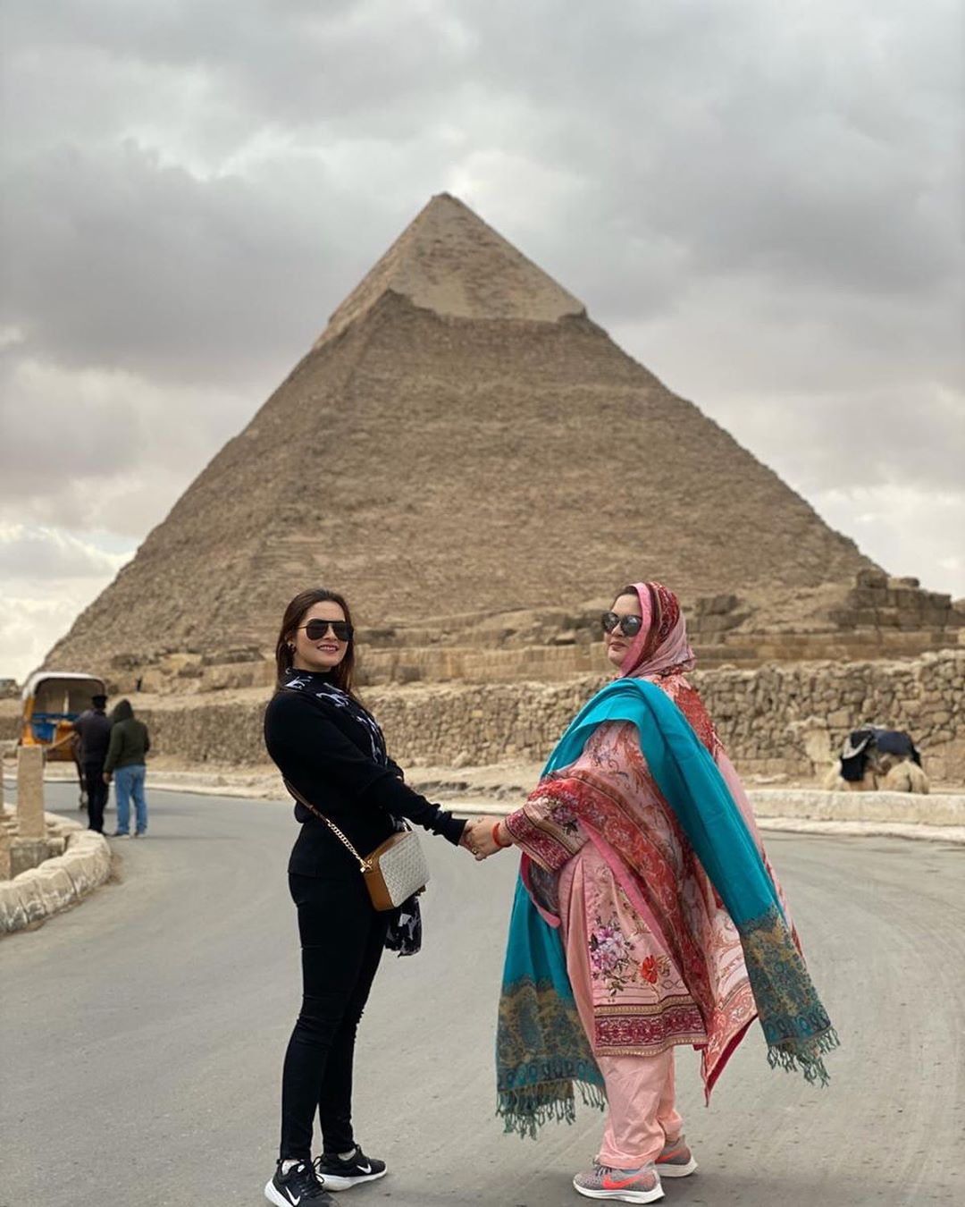 Minal Khan Enjoying Vacations with her Mother in Egypt