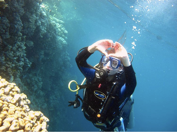 Minal Khan Shared Her Underwater Pictures