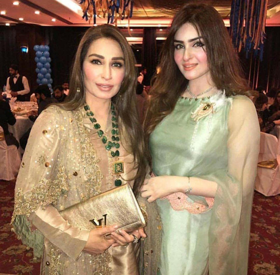 Pakistani Actresses With Their Non Famous Beautiful Sisters