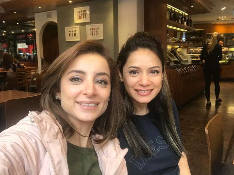 Pakistani Actresses With Their Non Famous Beautiful Sisters