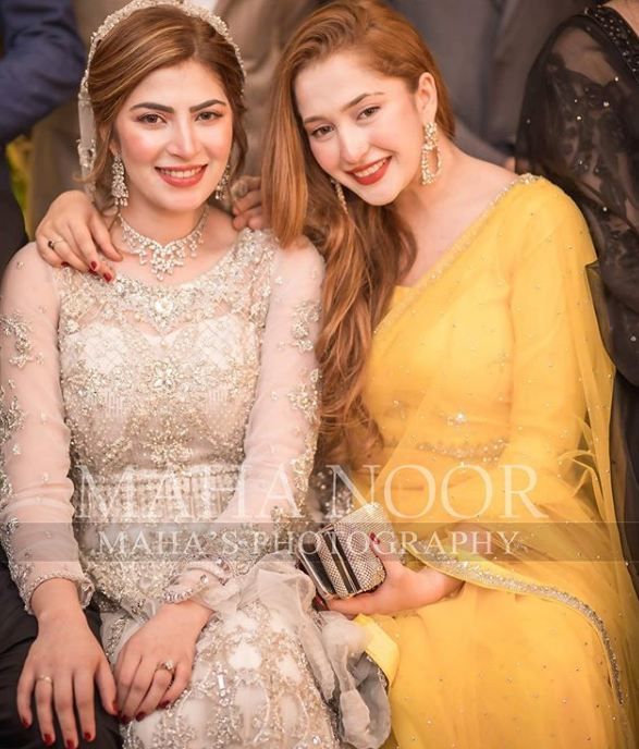 Pakistani Actresses With Their Non Famous Beautiful Sisters