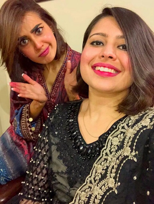 Pakistani Actresses With Their Non Famous Beautiful Sisters