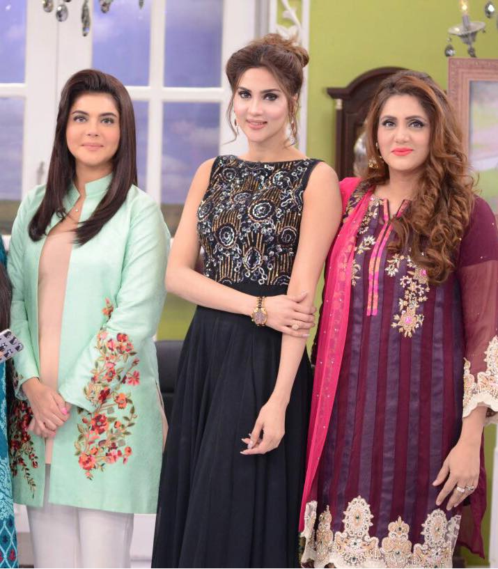 Pakistani Actresses With Their Non Famous Beautiful Sisters