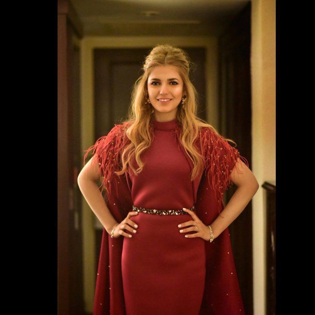 Momina Mustehsan Recreates Aaroh's 'Na Kaho'