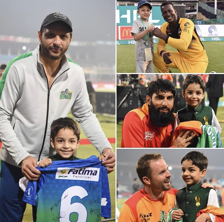 PSL Cricketers Posing With The Cancer Patients On The Field