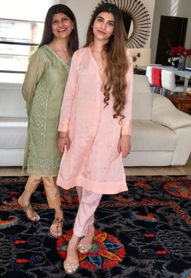 Actress And Director Rubina Ashraf Latest Pictures with Her Family