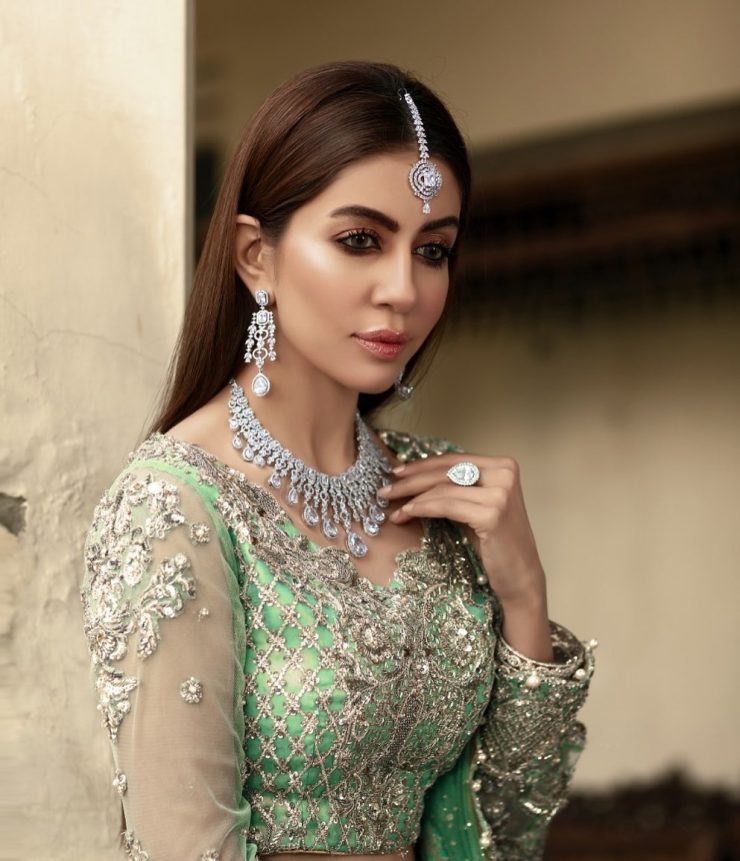 Latest Bridal Photo Shoot Pictures of Beautiful Sadia Faisal | Reviewit.pk