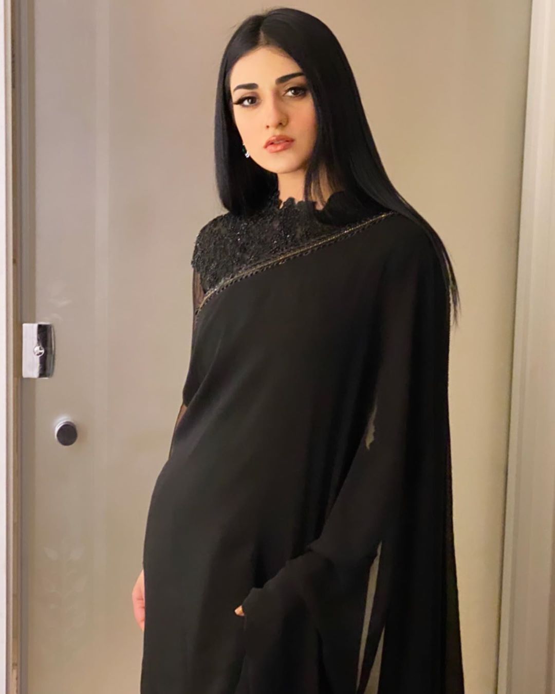 Beautiful Sarah Khan Latest Pictures in Saree from Her Upcoming Drama