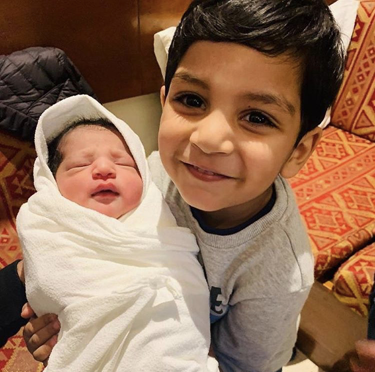 Adorable Video Of Sarfaraz Ahmed And Son Singing Song