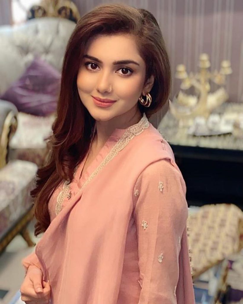 Beautiful Syeda Tuba Aamir Latest Pictures Reviewit.pk
