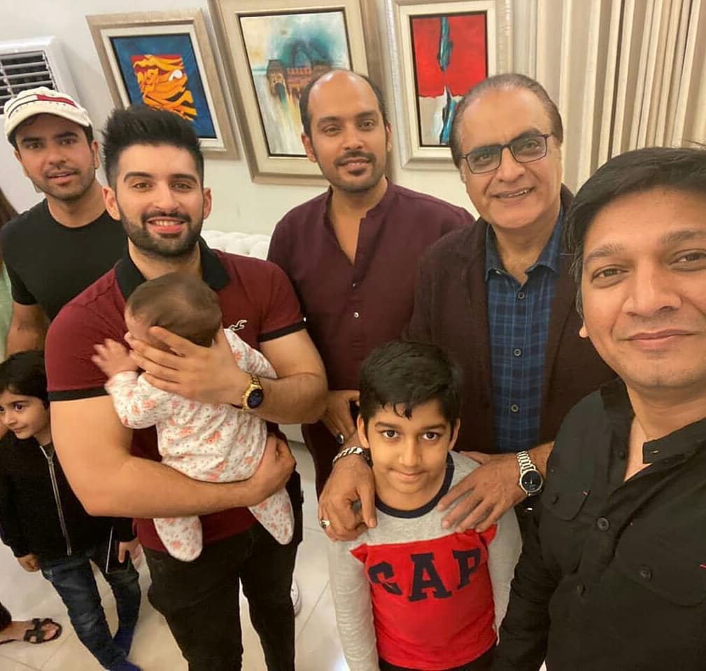 Junaid Khan and Muneeb Butt with their Families at a Dinner