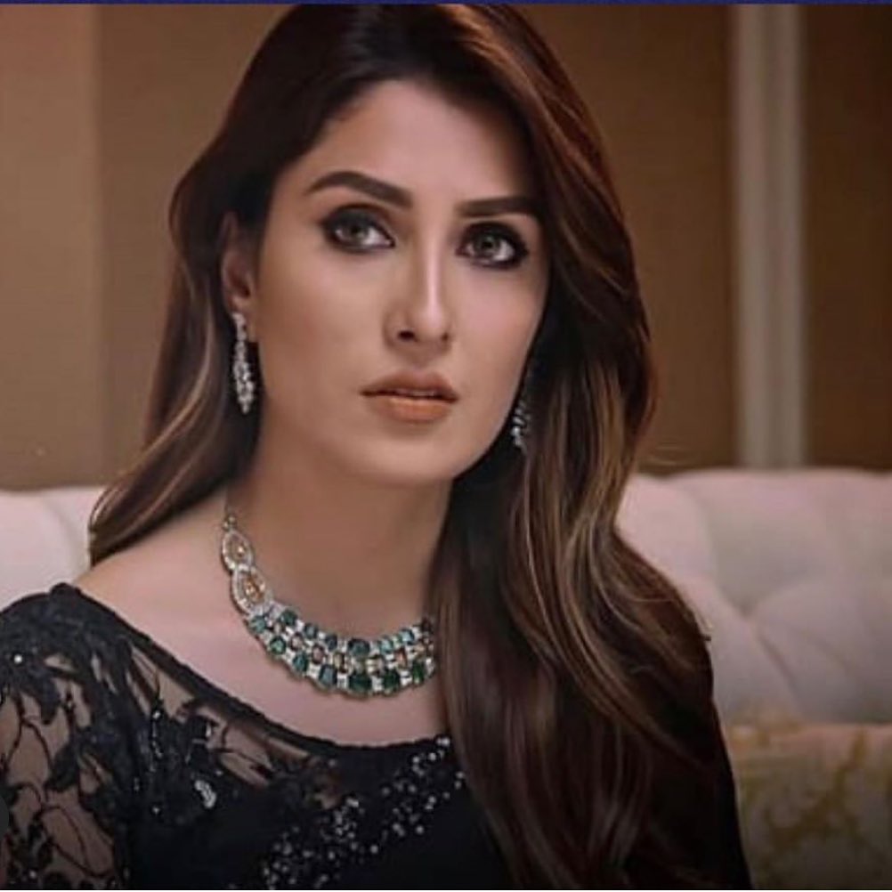 Ayeza Khan Denies Rumors Of Being Harassed At The Airport