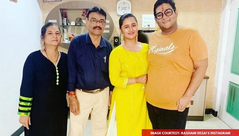 Bigg Boss 13: A Close Encounter to Rashami Desai’s Family – Unseen Picture