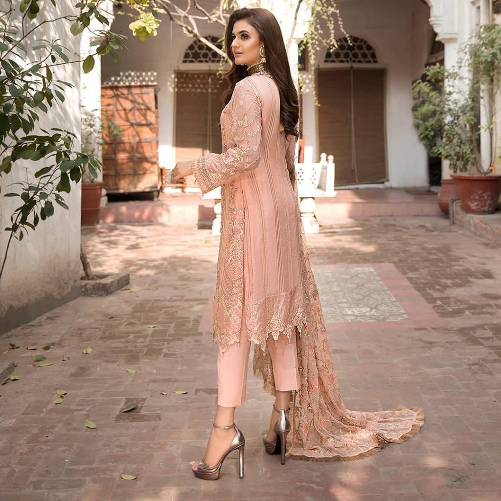 Beautiful Hira Mani Latest Photo Shoot for Motifz | Reviewit.pk