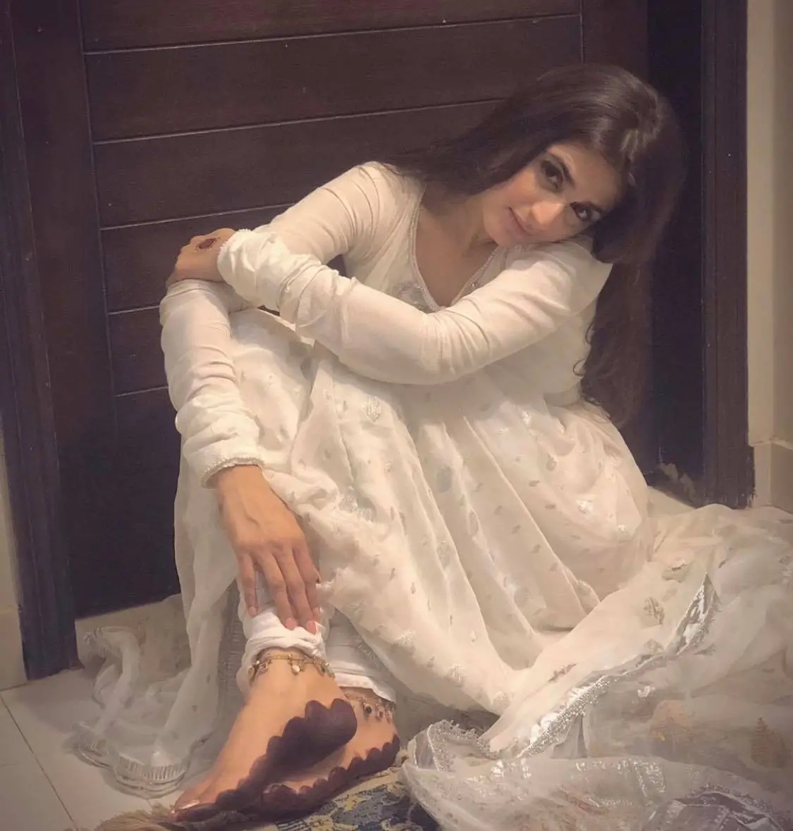 Hira mani store in white dress