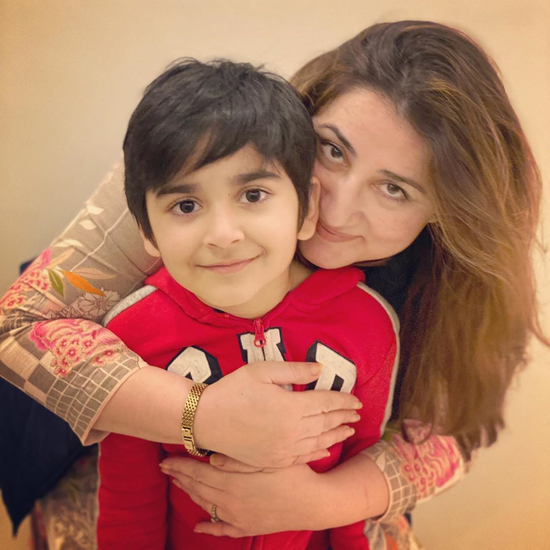 Junaid Khan and Muneeb Butt with their Families at a Dinner