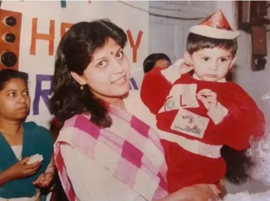 Kartik Aryan's Rare Family Pictures