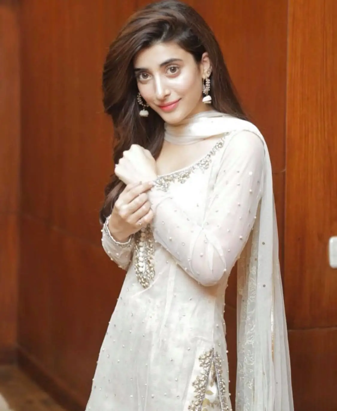 Top Pakistani Actresses In Beautiful White Dresses