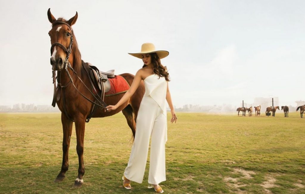 Female Celebrities who Love Horses
