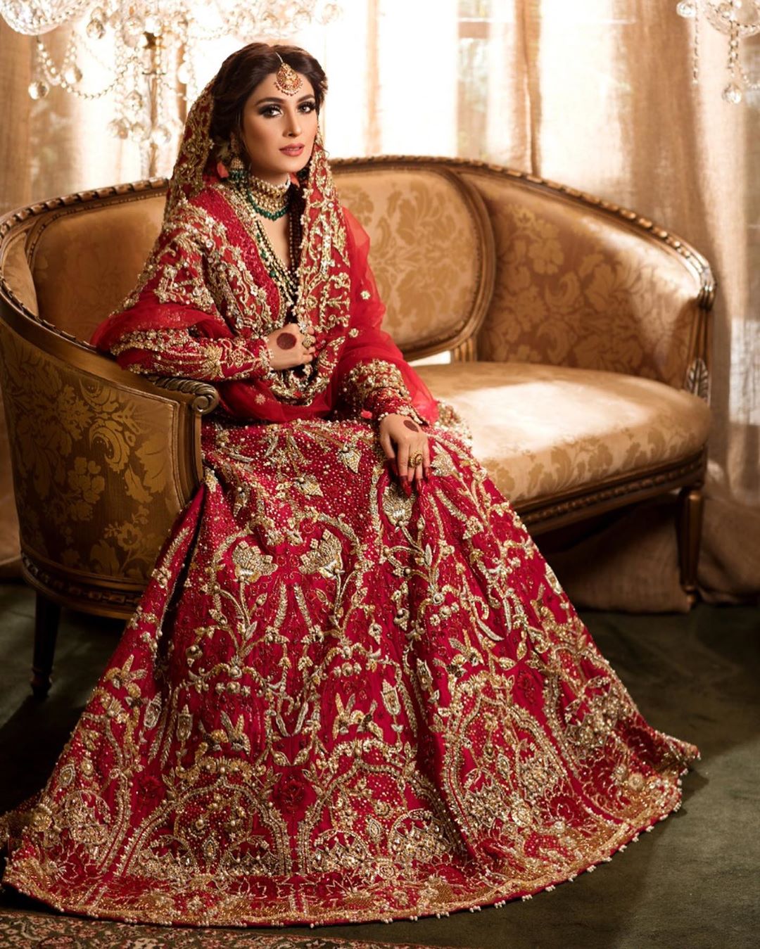 Latest Beautiful Bridal Photo Shoot of Actress Ayeza Khan