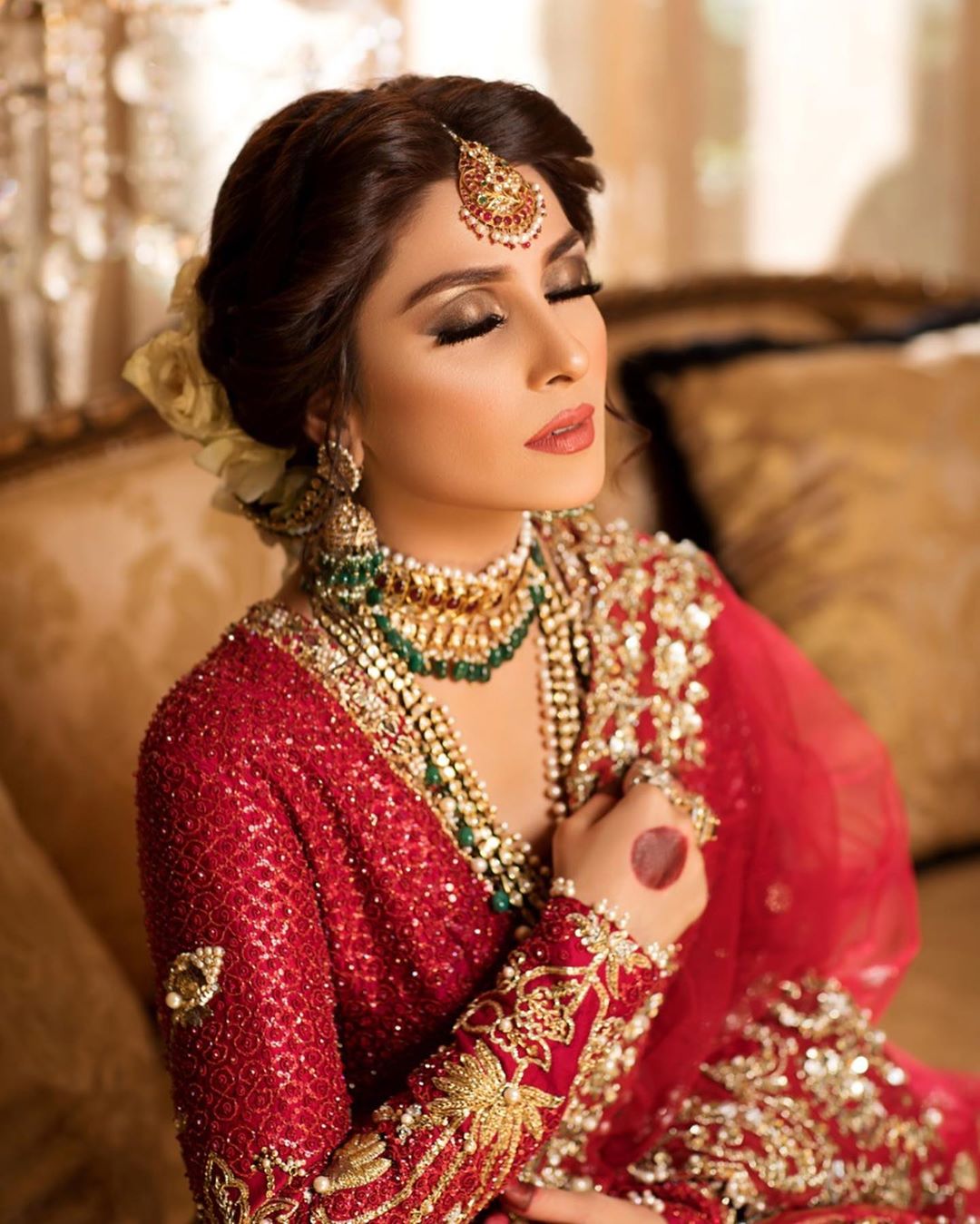 Latest Beautiful Bridal Photo Shoot of Actress Ayeza Khan