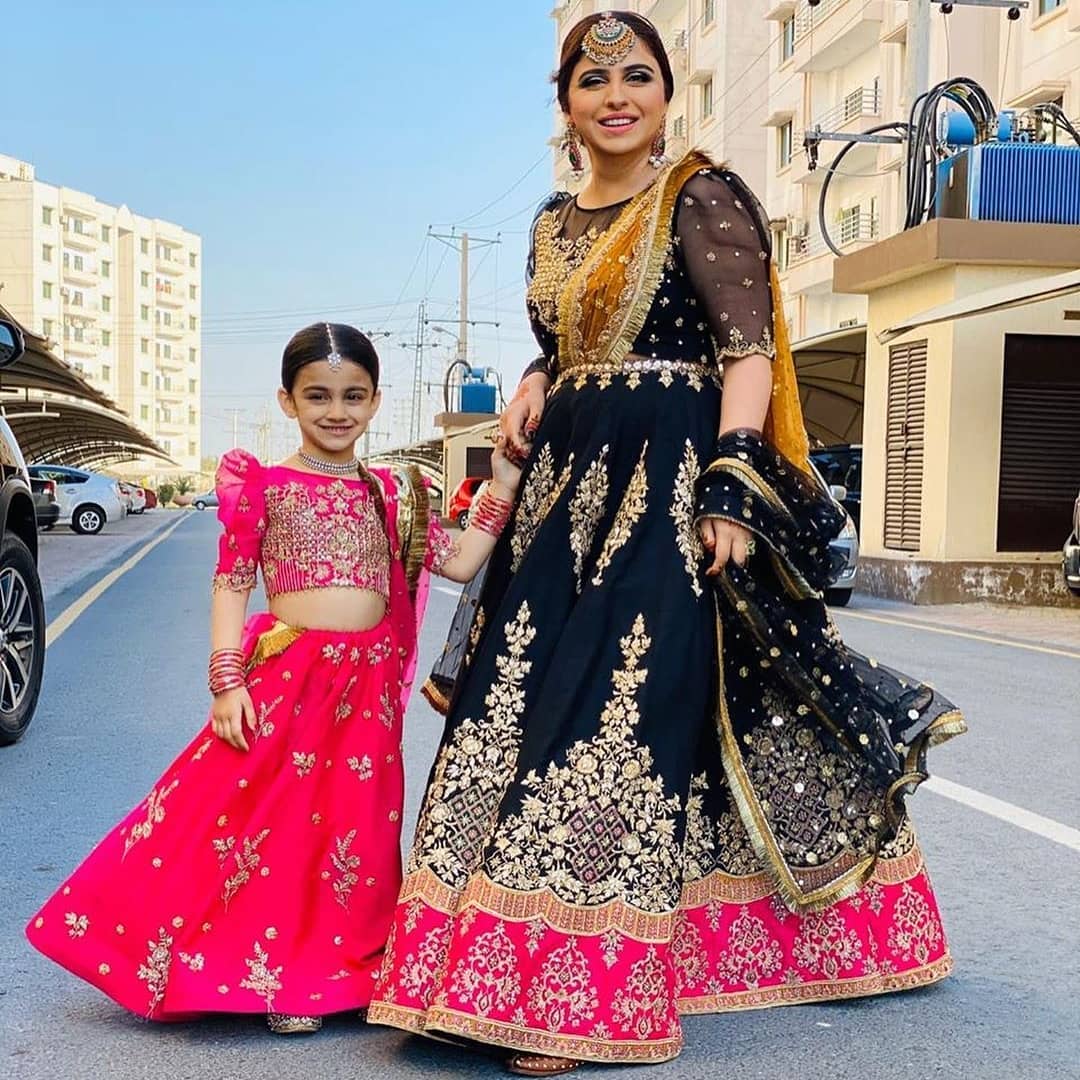 Fashion Designer Faiza Saqlain Beautiful Pictures with her Daughter