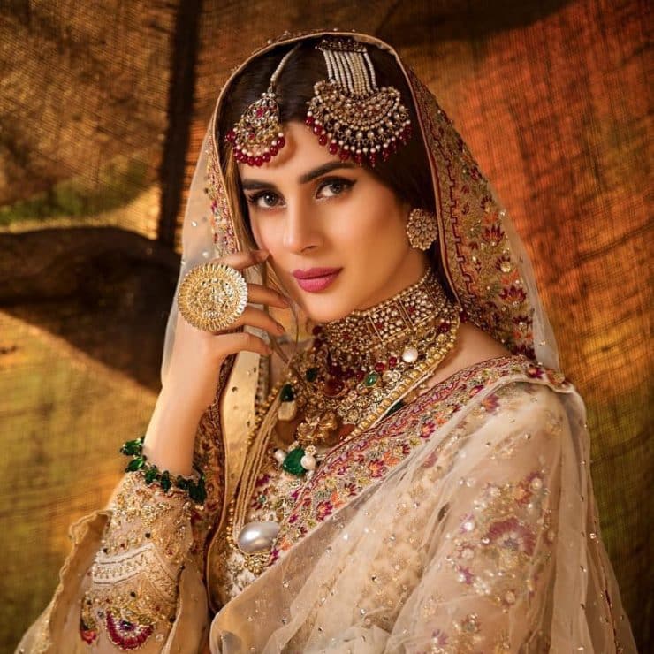 Gorgeous Kubra Khan's Latest Beautiful Bridal Photo Shoot | Reviewit.pk