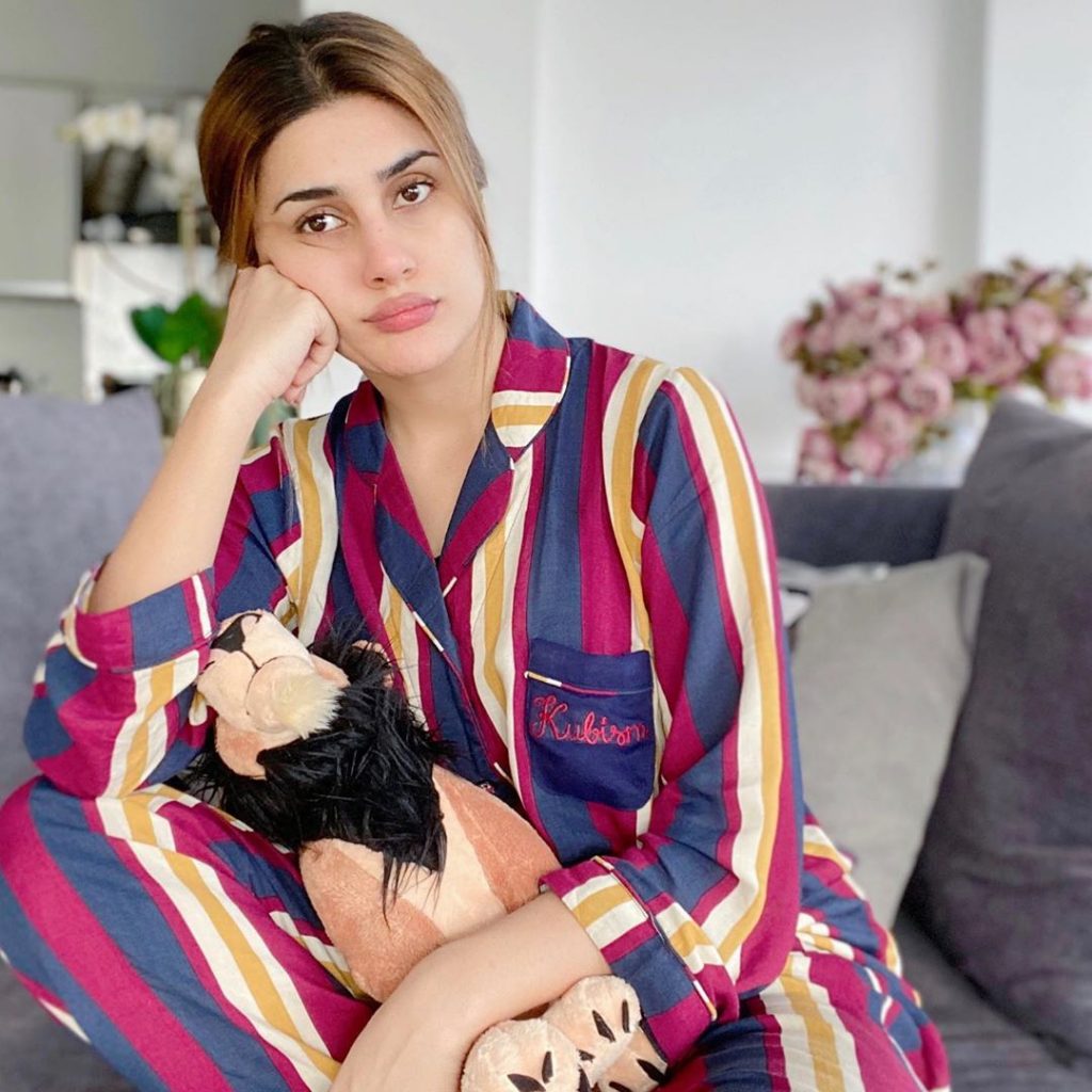 Mahira Khan And Kubra Khan Suffer From Anxiety