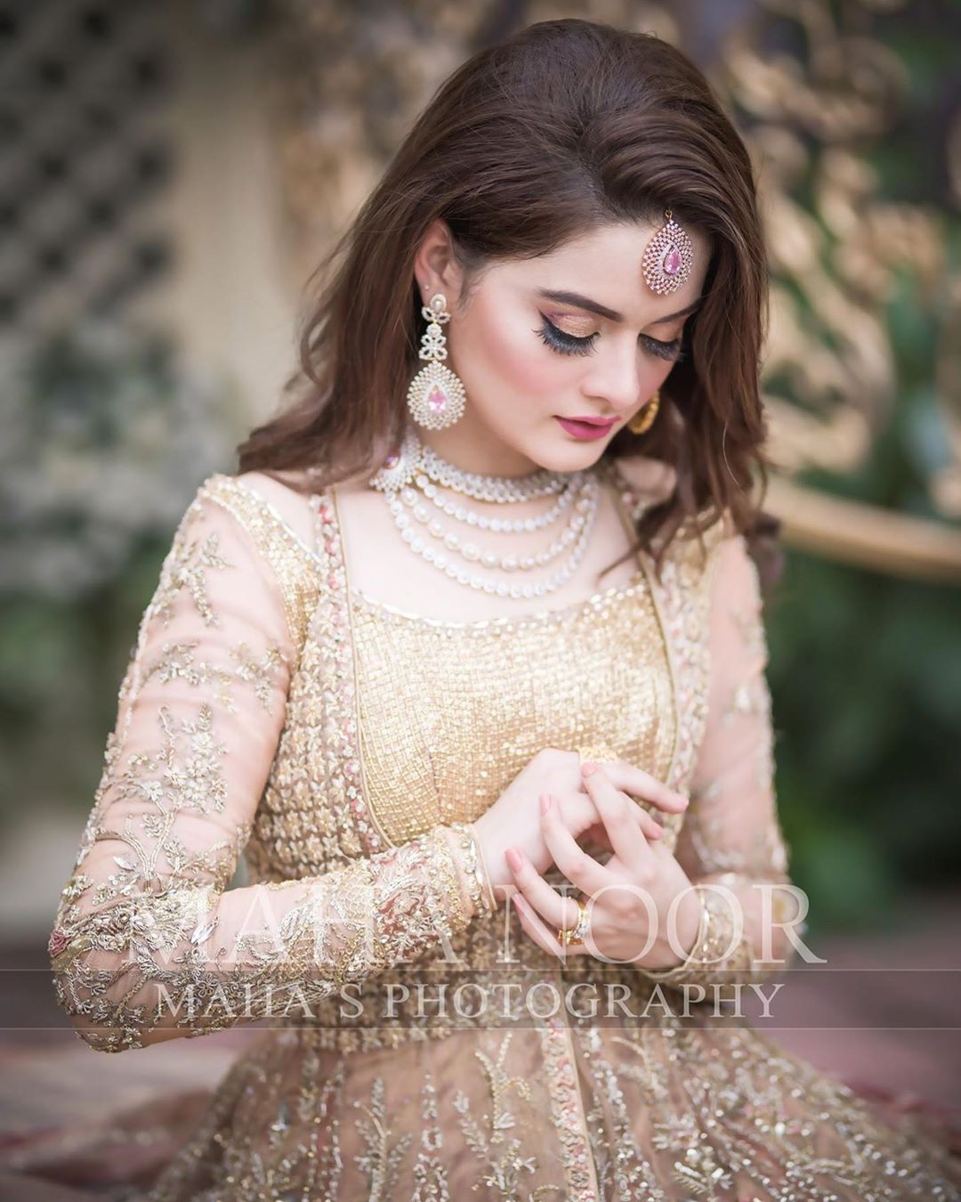 Gorgeous Minal Khan Latest Beautiful Bridal Photo Shoot | Reviewit.pk
